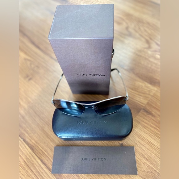 Louis Vuitton Viola Pilot Sunglasses - Picture 12 of 16